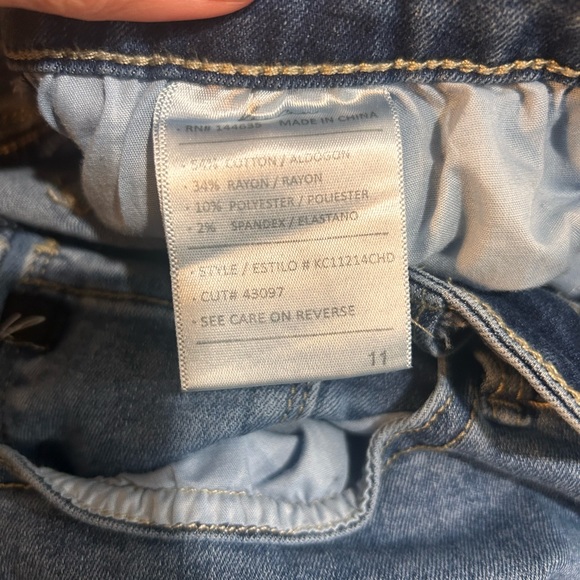 Women's Stretchy Medium Wash Slim Leg Jeans Size 11 Mid Rise Classic 5 Pocket - Picture 3 of 5